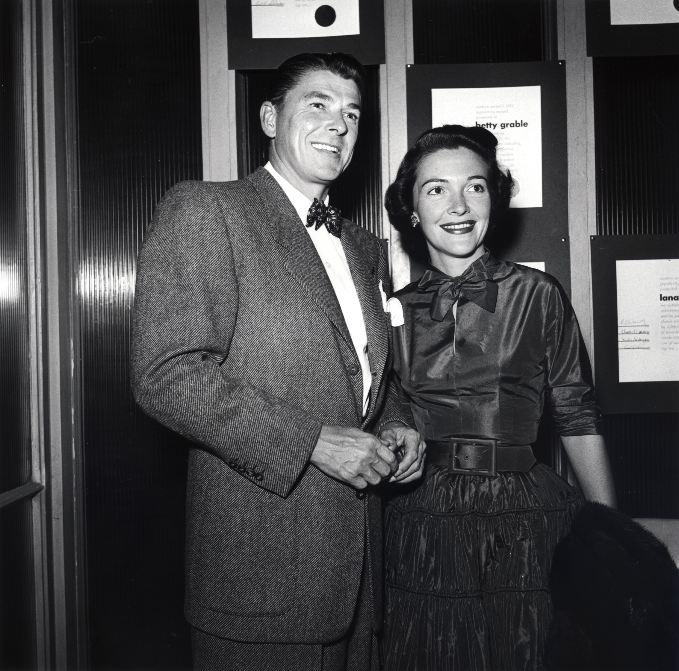 Ronald Reagan and Nancy Reagan posing for a photograph