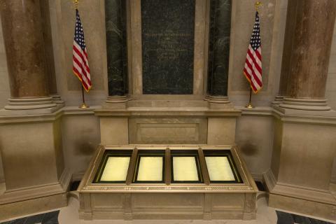 This image has an empty alt attribute; its file name is Rotunda.jpg