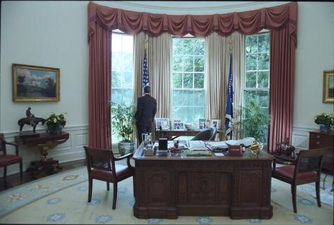 alone in oval office