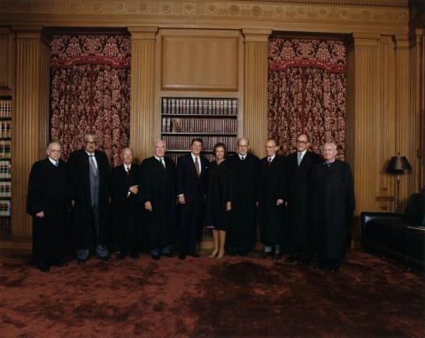 Who appoints the supreme court justices best sale