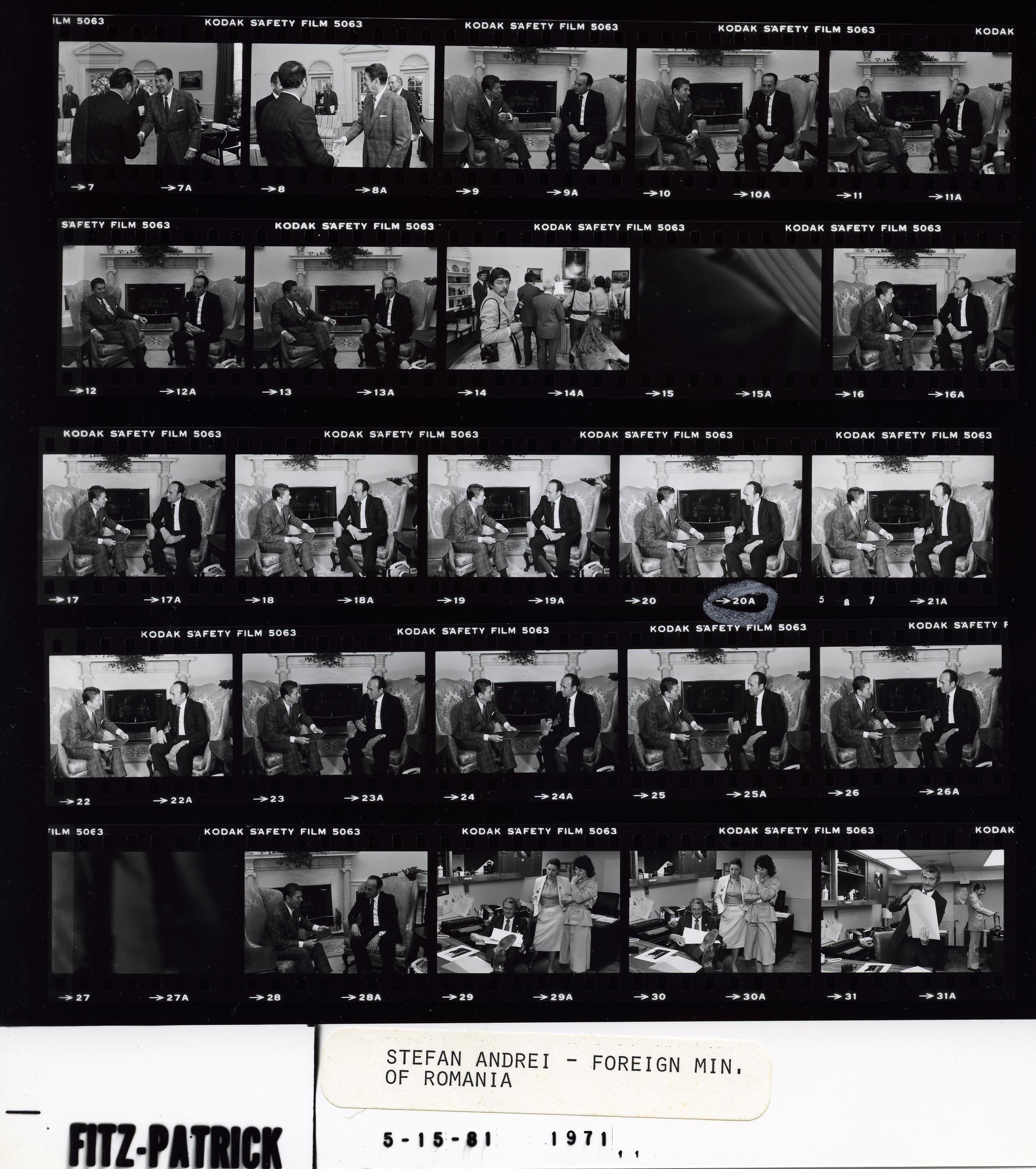 1971.jpg photo office