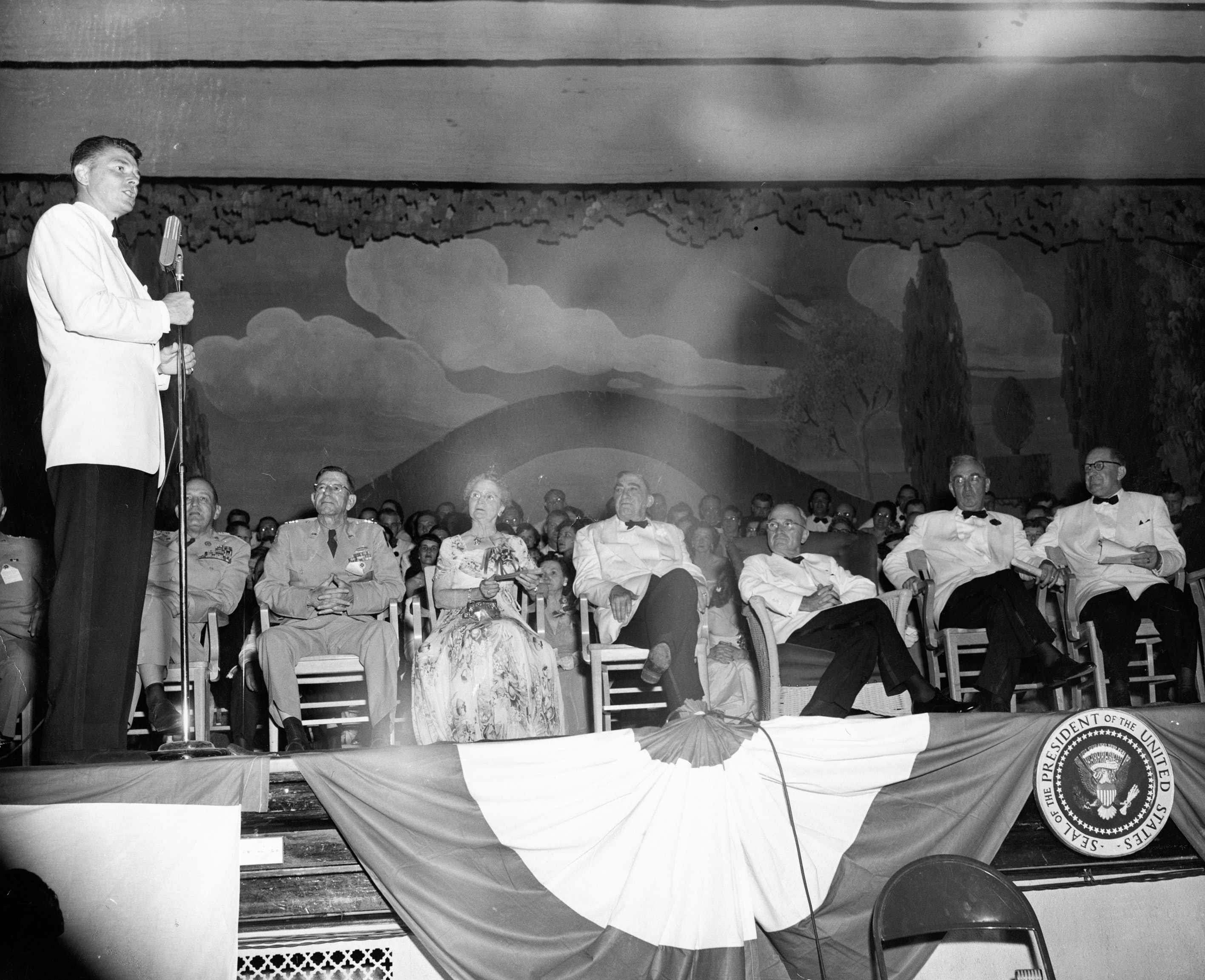AVC188.jpg Reagan and Truman