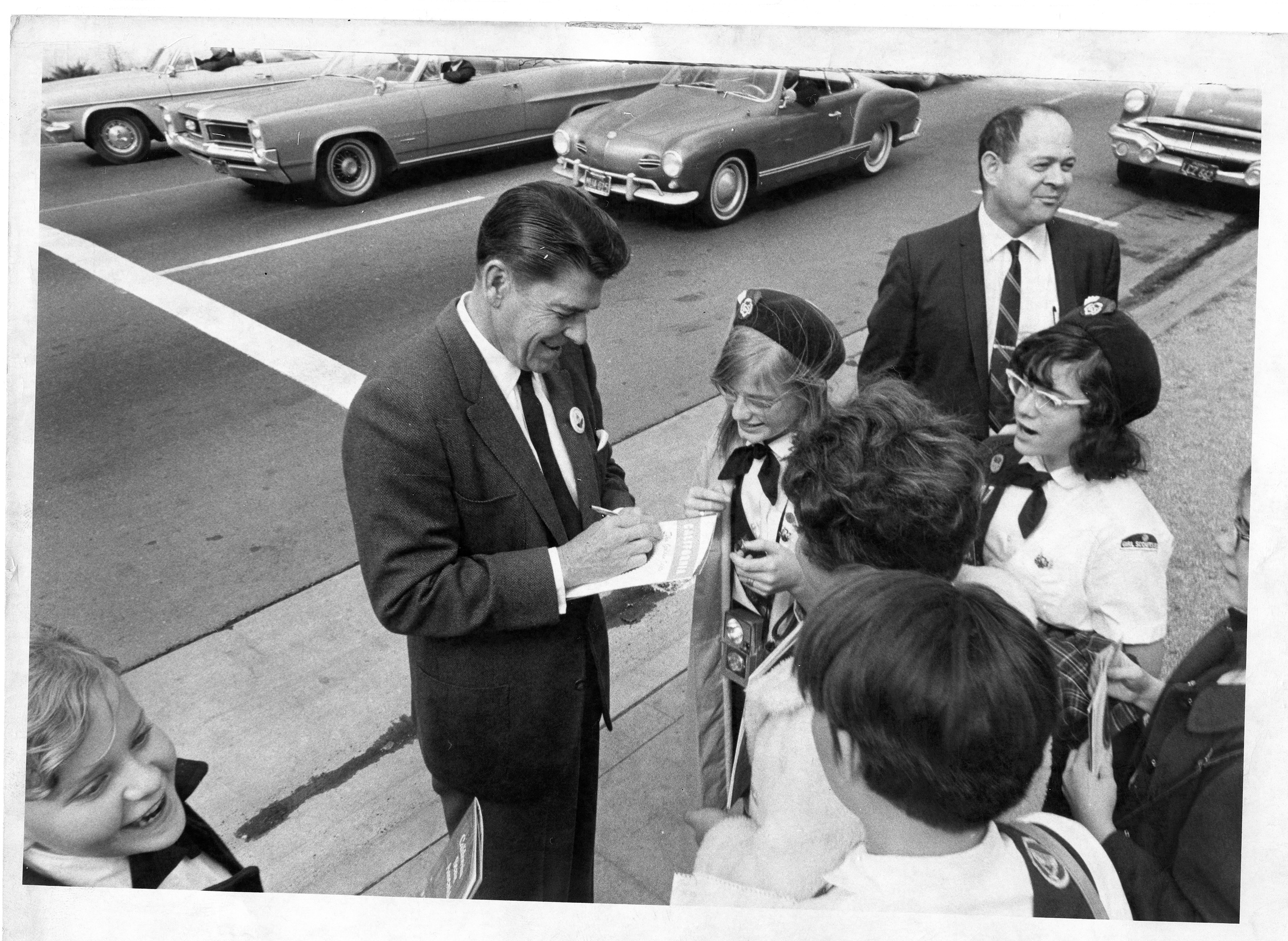 AVC197.jpg Autographs for girl scouts