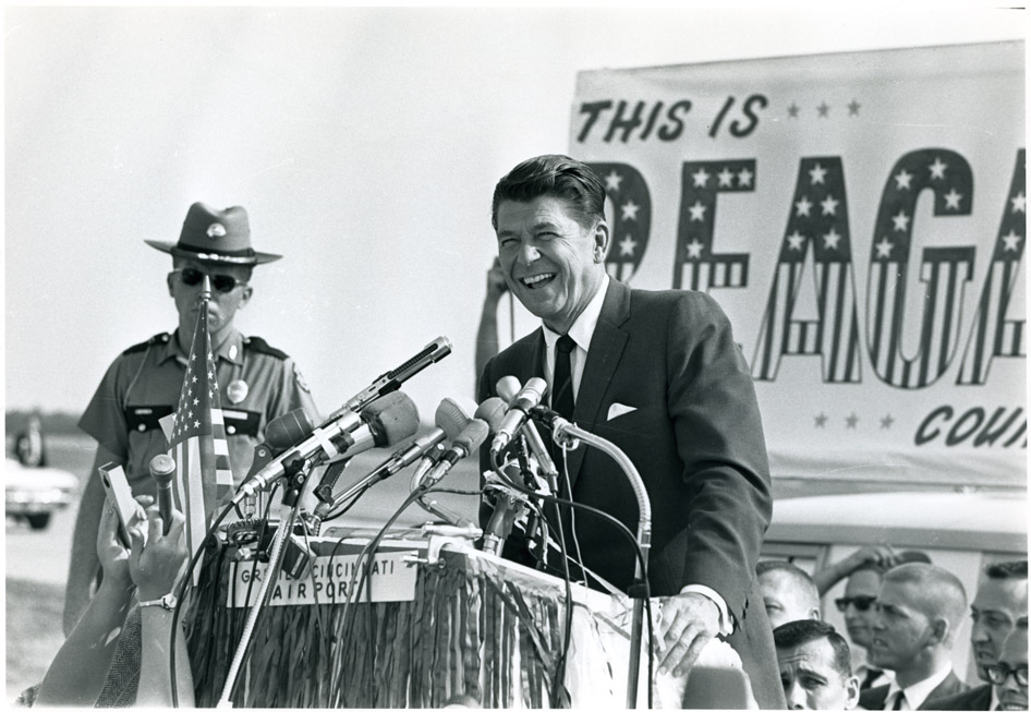 AVC200.jpg Governor Reagan speech at Cincinnati airport