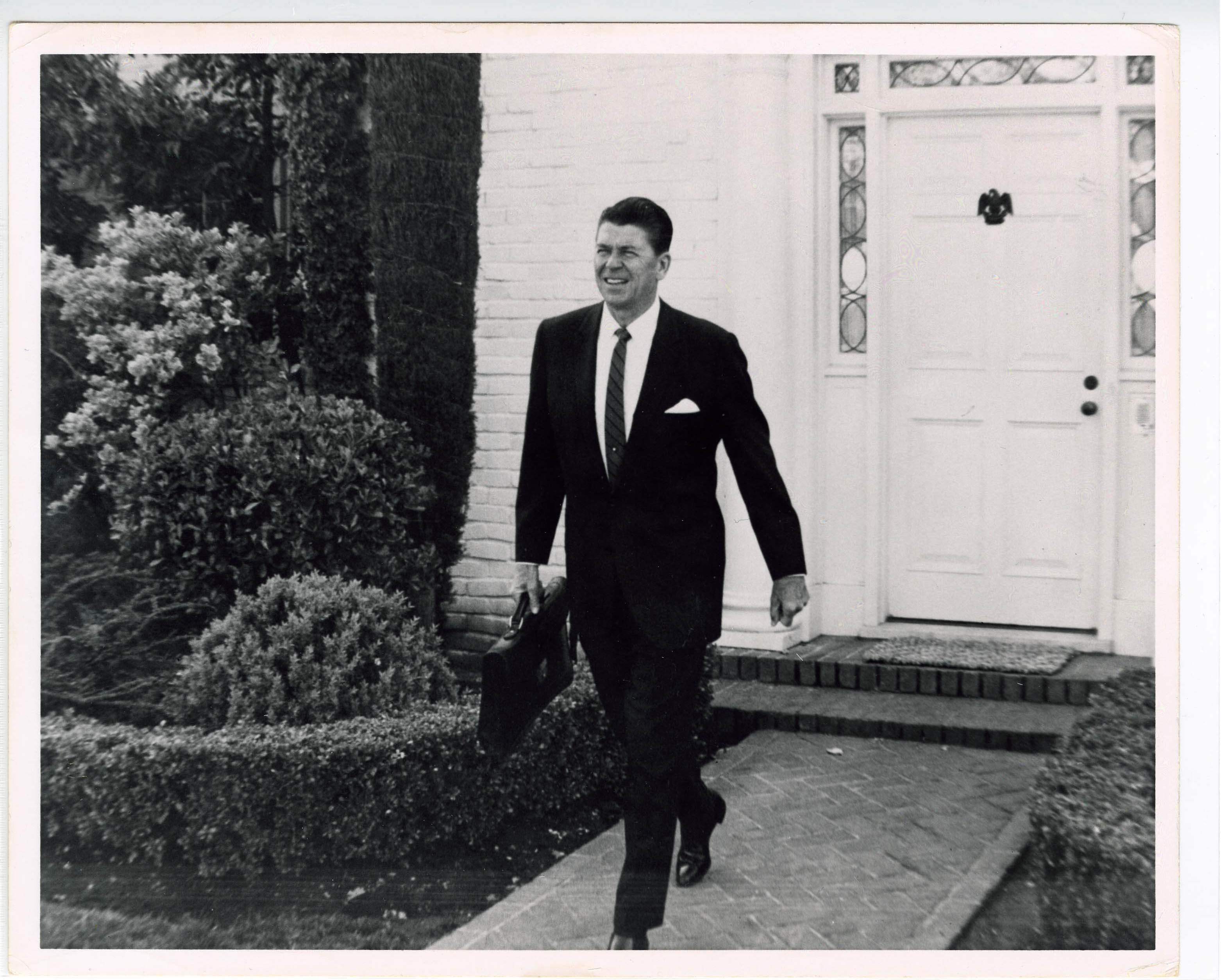 AVC211_1.jpg Governor leaving house for work
