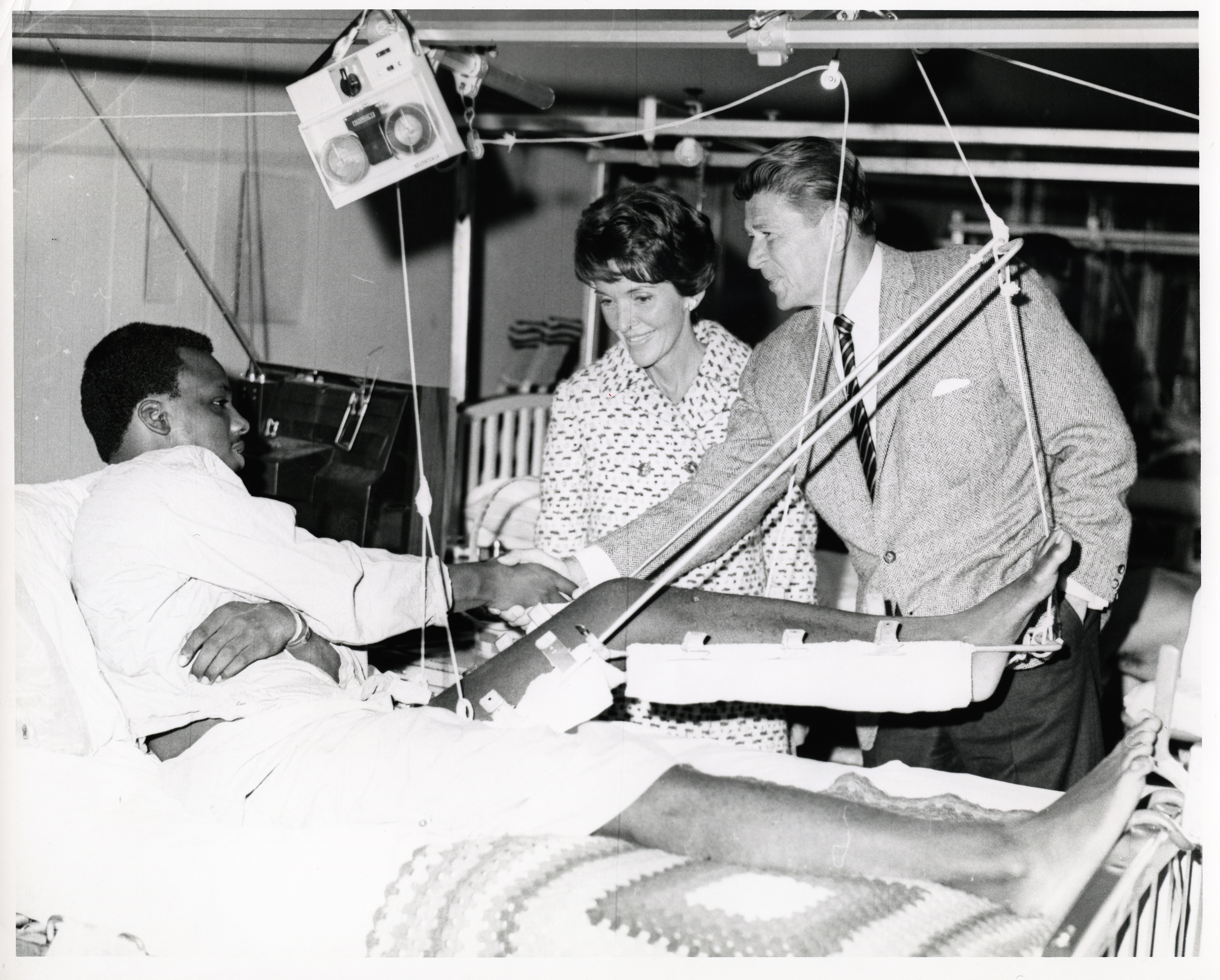 KD113.jpg Ronald Reagan and Nancy Reagan with patient at Oak Knoll Hospital