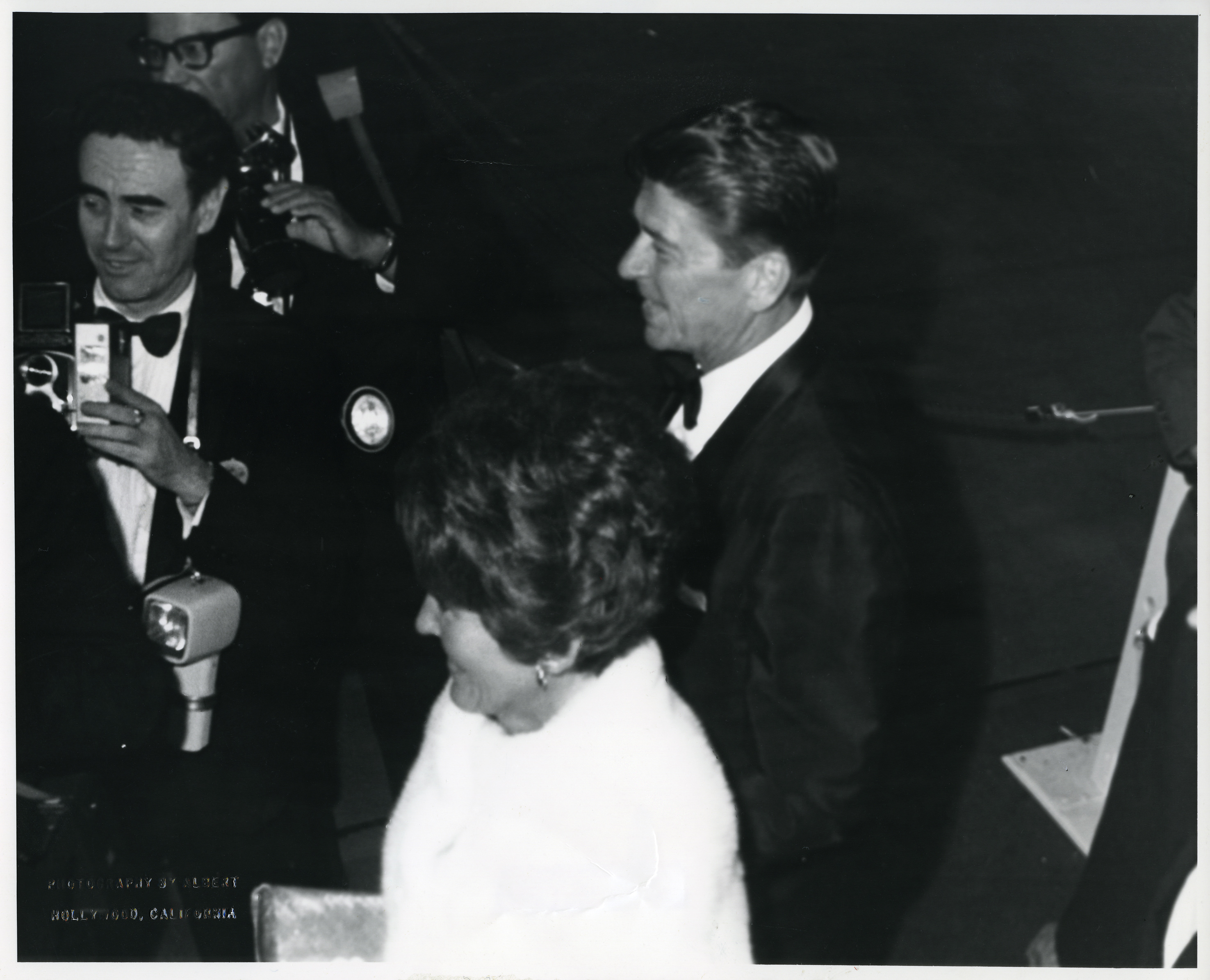 KD82.jpg Governor Ronald Reagan and Nancy Reagan at Hollywood movie premiere