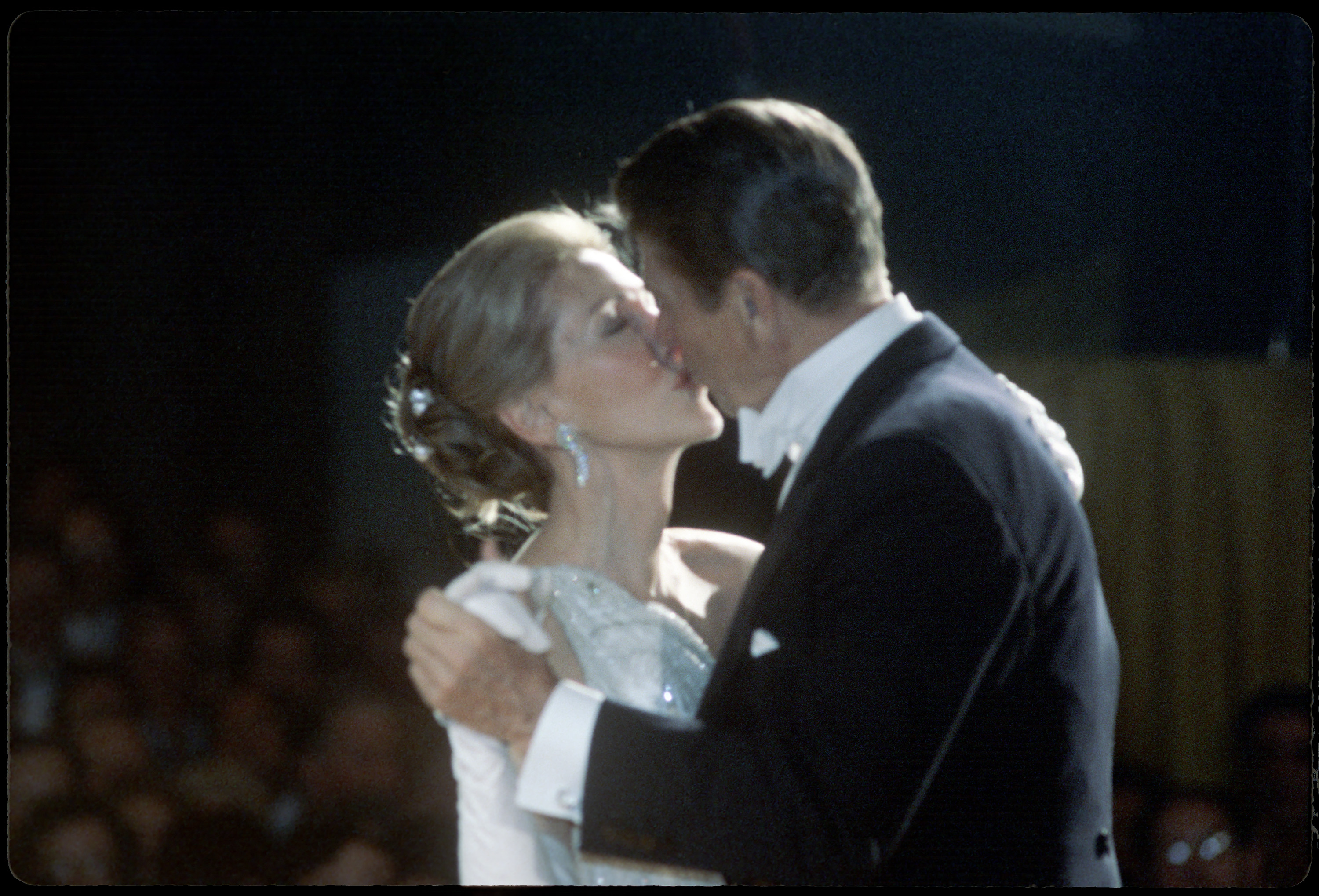 President Reagan and Nancy Reagan kissing at Inaugural Ball