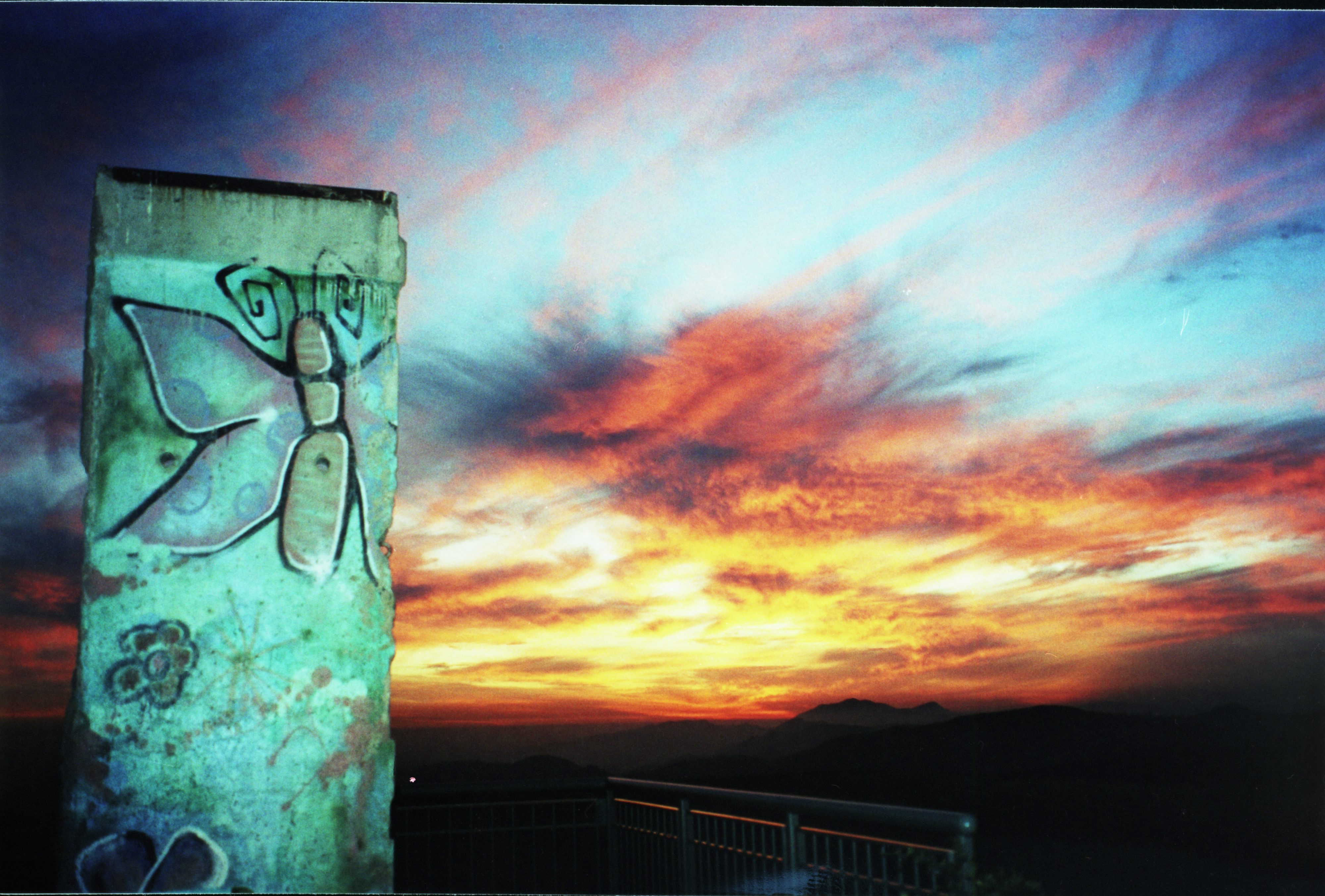 rr-comp01-photo-048.jpg berlin wall