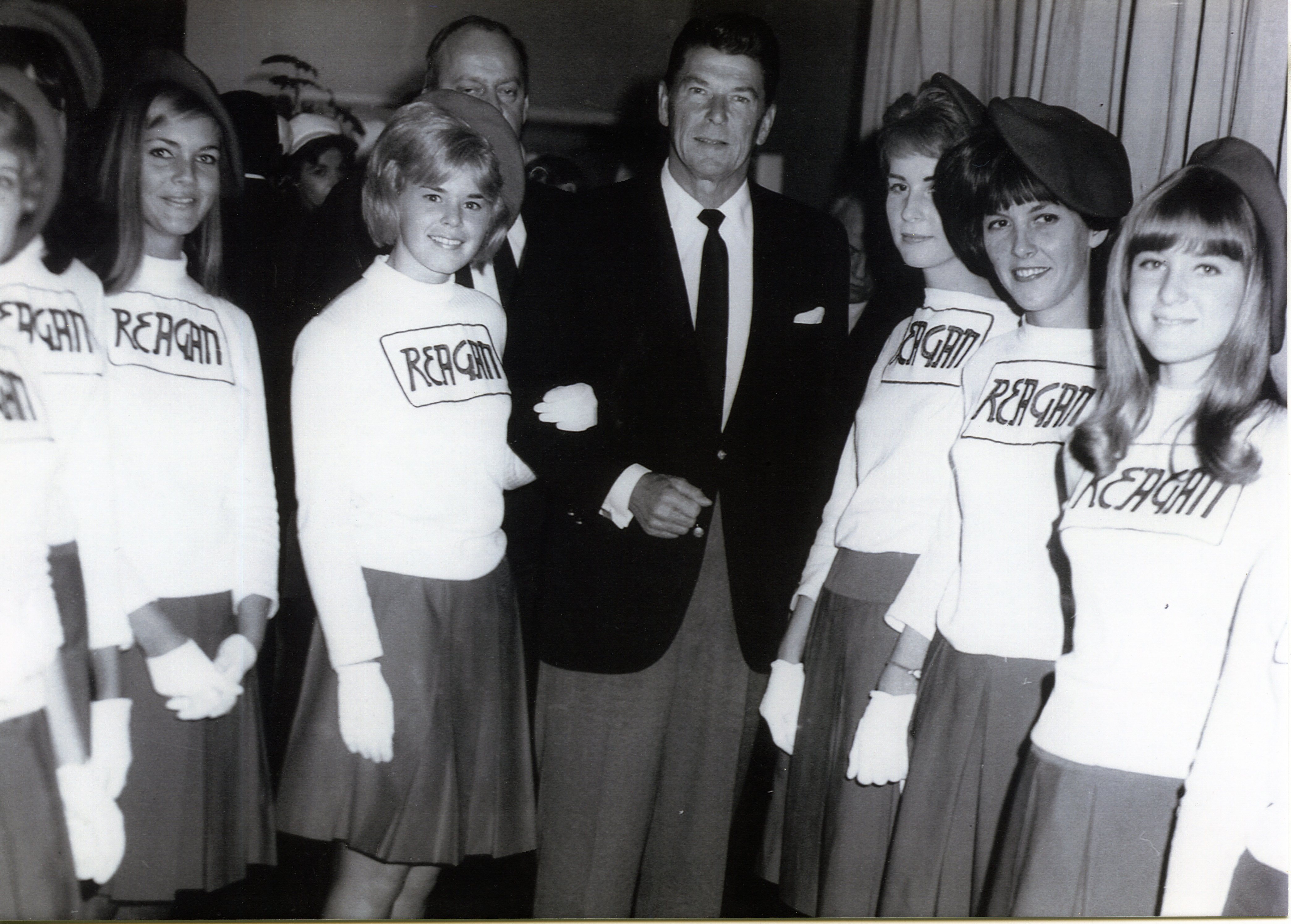 Ronald Reagan posing with Laura Pitchford and other unidentified “Reagan Girls”