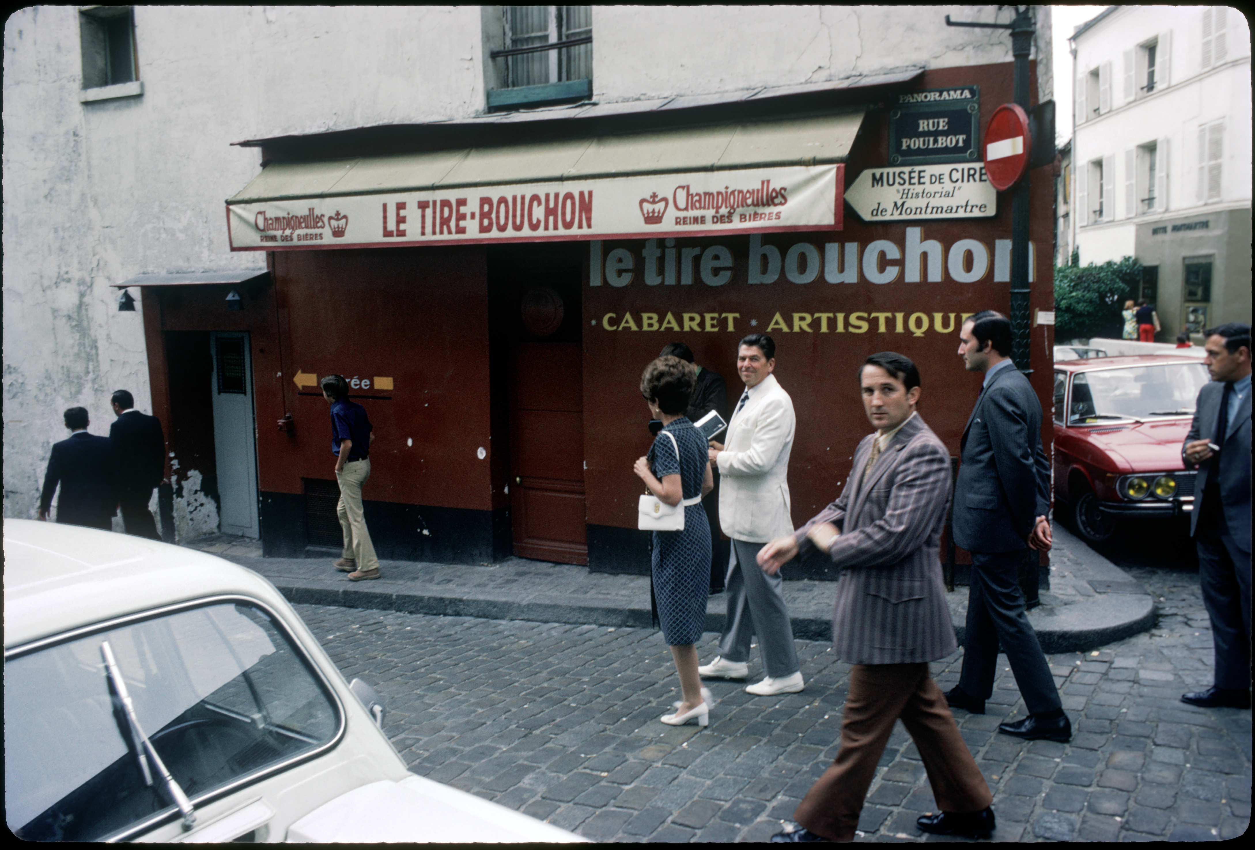 rr-comp18-photo-342.jpg 7-1972 Governor Reagan and Nancy Reagan and Ron Reagan walking through Paris on a trip to France
