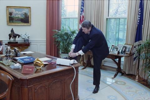 tying shoe