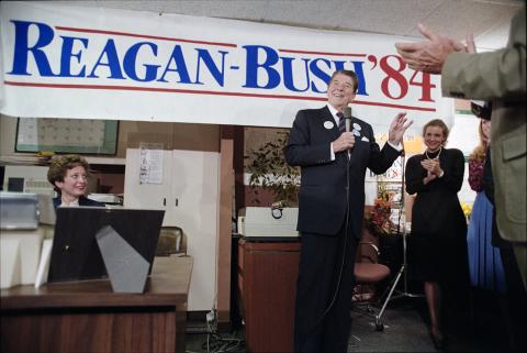 President talking to campaign staff