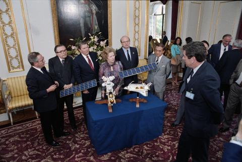 Viewing model of manned Space Station