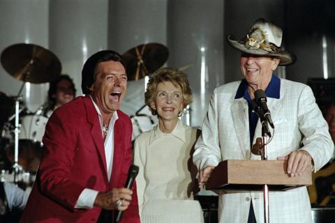 Mickey Gilley entertaining