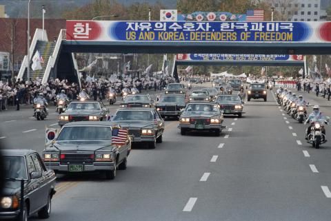 Trip to Republic of Korea, motorcade through Seoul