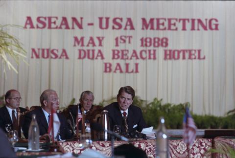 President Reagan meeting with ASEAN Foreign Ministers