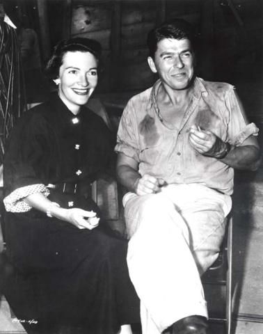 H116, Ronald Reagan and Nancy Reagan on the set of film "Tropic Zone" in Hollywood, California. 04/04/1952.