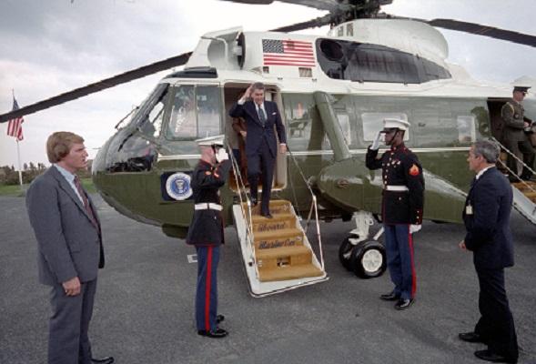 Departing Marine 1 in route to deliver remarks with Conservative members of Parliament. 