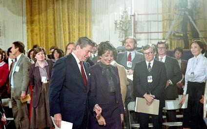 President Ronald Reagan and Elizabeth Dole departing from the President’s News Conference announcing her nomination for Secretary of Transportation in the East Room 01/05/1983 NAID: 75852581 