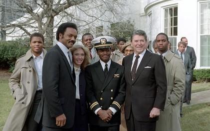 President Ronald Reagan outside the Oval Office with Reverend Jesse Jackson, Terry Lynn Goodman, and Navy Lieutenant Robert O. Goodman, Jr. who was captured December 4, 1983 after his plane was shot down over Syrian controlled territory in Lebanon 01/04/1984  NAID: 276563781