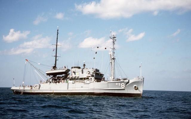 A starboard bow view of the salvage ship USS Preserver (ARS-8) during recovery operations for the Space Shuttle Challenger Record Group 330: Records of the Office of the Secretary of Defense 1921-2008 Series: Combined Military Service Digital Photographic Files 1982-2007 Produced: January 1, 1986. Local ID: 330-CFD-DN-ST-86-06839. NAID: 6410171.
