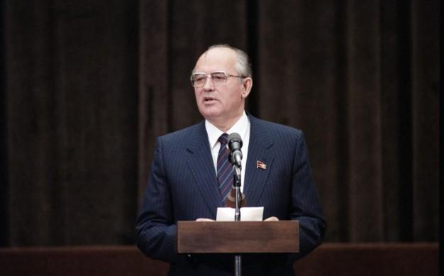 General Secretary Mikhail Gorbachev delivering remarks during the Joint Soviet-United States Statement on the Summit Meeting in Geneva in the International Press Center , 11-21-1985