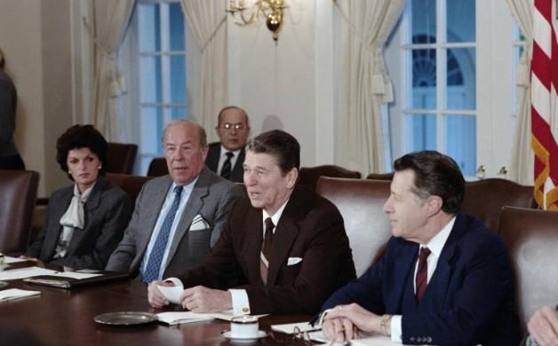 President Ronald Reagan participating in a Cabinet Meeting, 11/22/1985 C32212-07