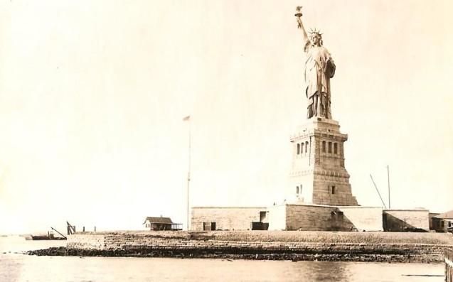 Statue of Liberty in New York Harbor. States – New York Historical Photograph Files 1896-1963 Record Group 30 Records of the Bureau of Public Records 1892-1972 NAID: 135803722