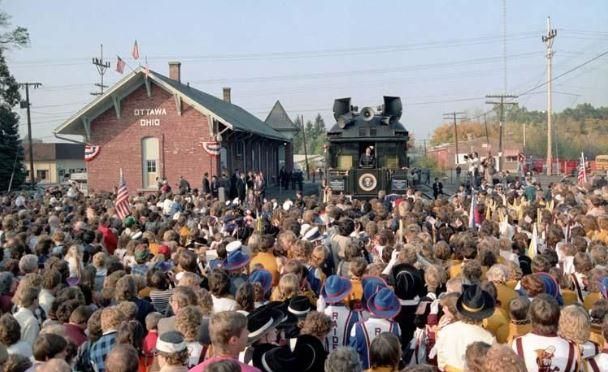 President Ronald Reagan delivering remarks in Ottawa, Ohio during his whistle-stop tour through Ohio aboard the <em>Ferdinand Magellan</em> railcar 10/12/1984 