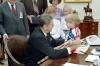 President Ronald Reagan with the 1983 March of Dimes poster child Ben Hill during the signing of a message supporting January as March of Dimes Birth Defects Prevention Month 12/09/1982  NAID: 75852545