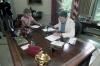  President Ronald Reagan delivering his Radio Address to the Nation on the Observance of Labor Day with media coordinator Janice Mahan-Duvall in the Oval Office 09/01/1984  NAID: 404525181