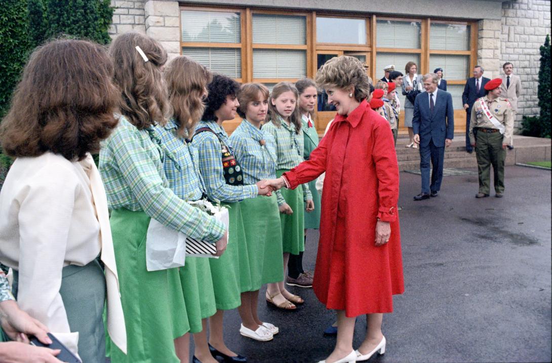 Nancy Reagan shaking hands with scouts. 