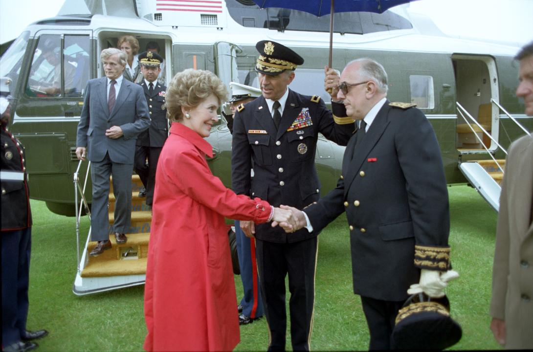 Nancy Reagan arrival on helicopter Marine One, shaking hands military official