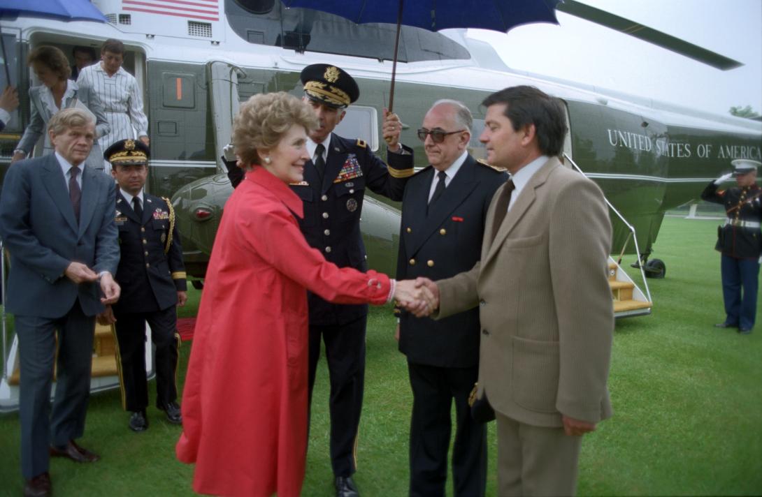 Nancy Reagan arrival on helicopter Marine One, shaking hands with an official