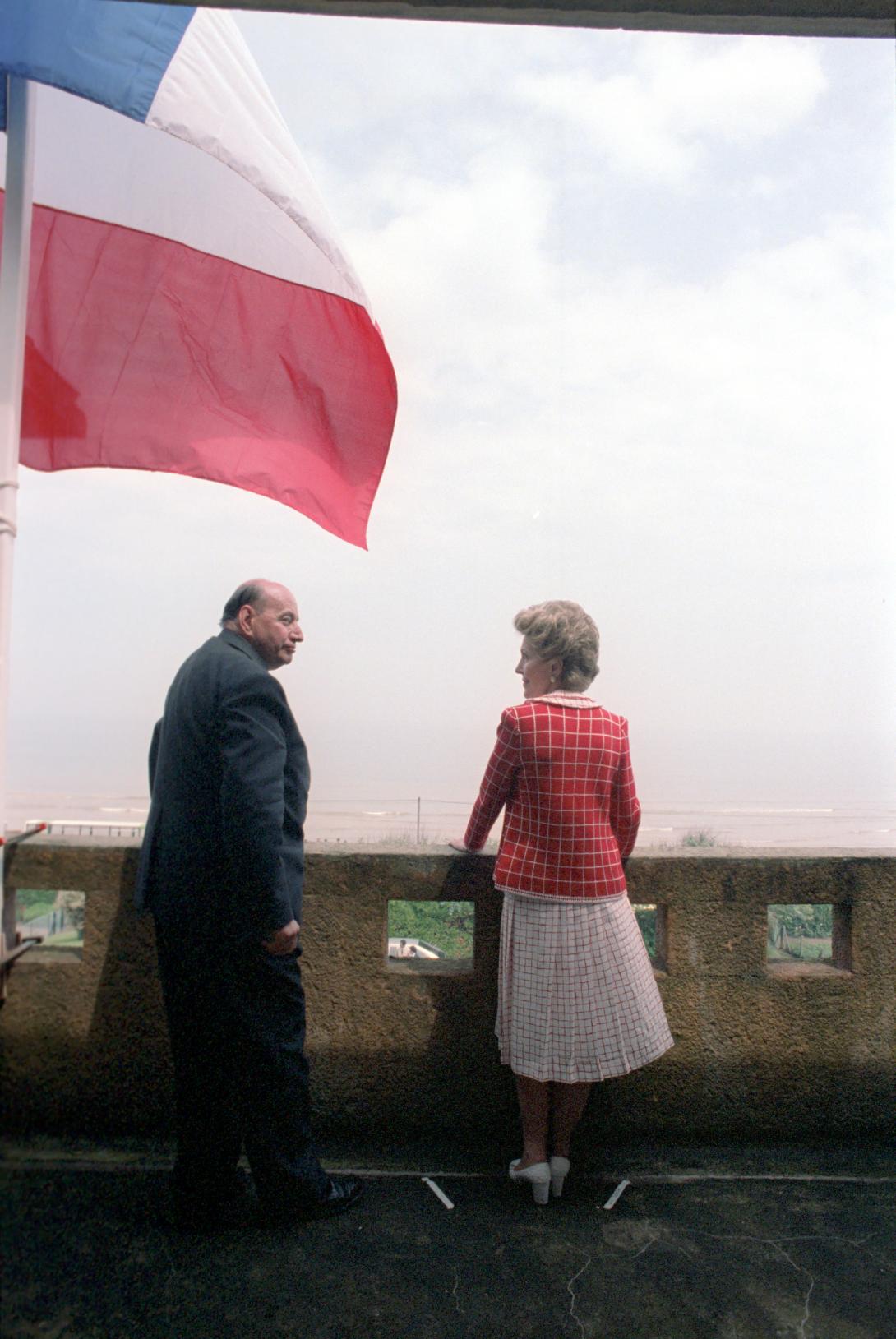 Nancy Reagan standing with Mayor Hardelay at his home.