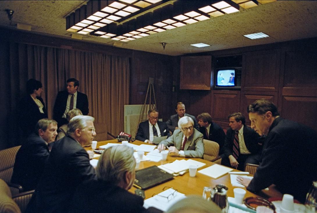 White House Senior Staff holding a meeting on the assassination attempt on President Ronald Reagan in the Situation Room 03/30/1981 NAID: 75852801