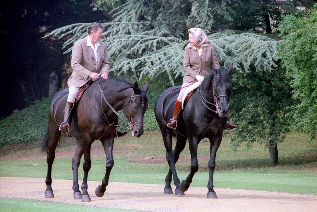 President Ronald Reagan and Queen Elizabeth II horseback riding at Windsor Castle in Windsor, England 06/08/1982 NAID: 75856835