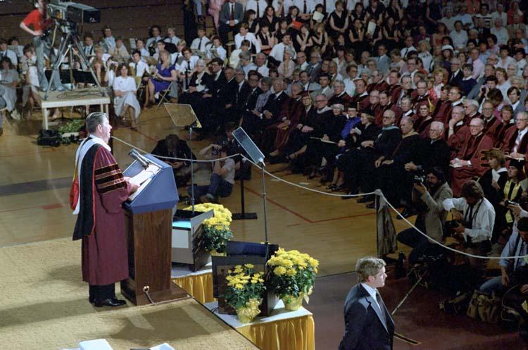 President Ronald Reagan delivering his Address at Commencement Exercises at Eureka College in Eureka, Illinois 05/09/1982  NAID: 6340719