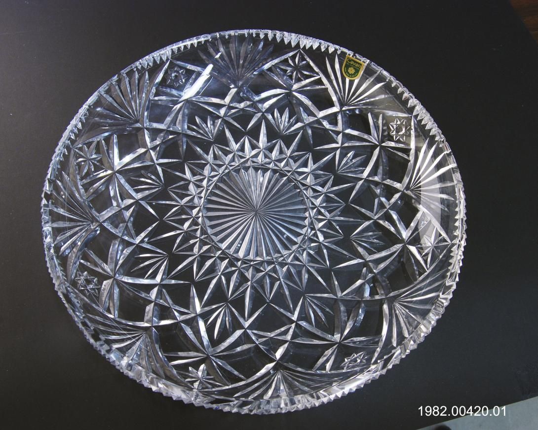 This Cavan Crystal Design Ltd. Crystal bowl was filled with shamrocks when it was presented to President Ronald Reagan in the Oval Office on St. Patrick’s Day, March 17, 1982, by Prime Minster Charles Haughey of Ireland.  Gifter: Prime Minister Charles Haughey of Ireland. Artifact ID: 1982.00420.01 