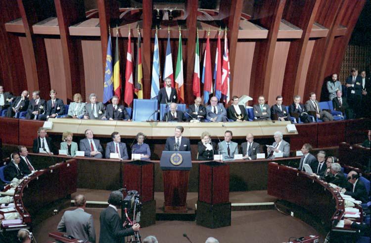 President Ronald Reagan delivering his Address to a Special Session of the European Parliament in Strasbourg, France 05/08/1985  NAID: 75854103