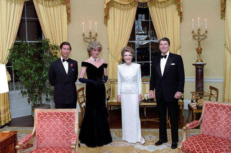 President Ronald Reagan and Nancy Reagan with Prince Charles and Princess Diana in the Yellow Oval Room at a dinner for Prince Charles and Princess Diana of the United Kingdom 11/09/1985  NAID: 75854413