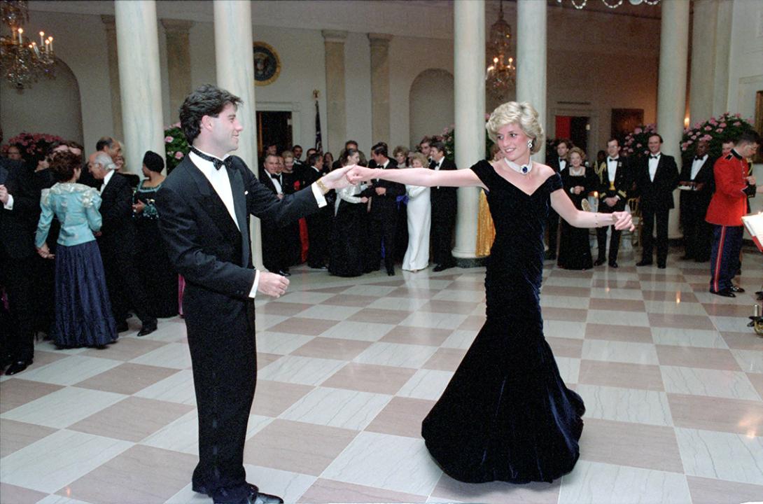Princess Diana dancing with John Travolta in the Entrance Hall at a dinner for Prince Charles and Princess Diana of the United Kingdom 11/09/1985 NAID: 75854403