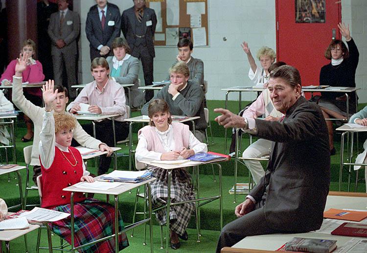  President Ronald Reagan during a visit to Fallston High School and a question and answer session with a group of students in Fallston, Maryland 12/04/1985  NAID: 75854493