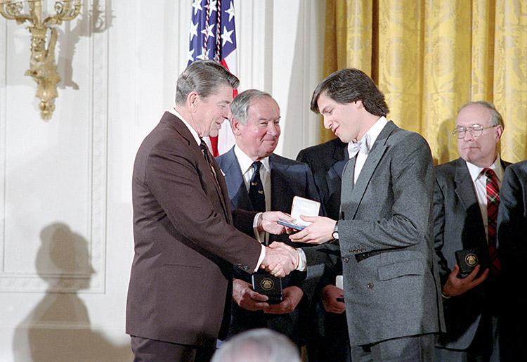 President Ronald Reagan presenting the National Technology Award to Steven Jobs in the East Room 02/19/1985  NAID: 75853953