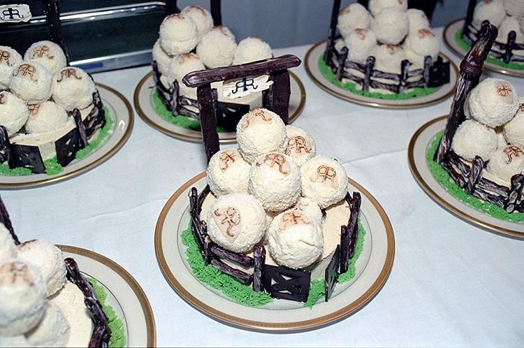 Dessert table at the private party for President Ronald Reagan’s 75th birthday 02/07/1986 NAID: 276564303