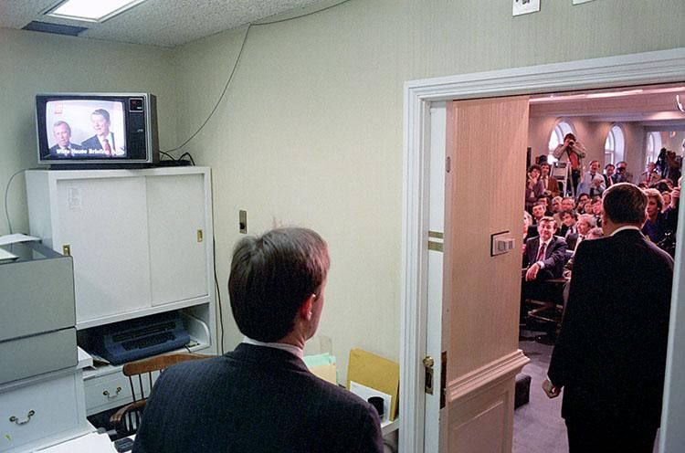 President Ronald Reagan delivering his Remarks to Reporters on Intermediate-Range Nuclear Force Reductions in the Briefing Room at the White House 03/03/1987  NAID: 75855317