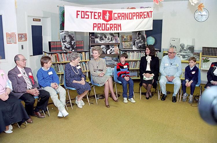 Nancy Reagan at a Foster Grandparent Program conference in Maplewood, New Hampshire 10/16/1987  NAID: 75855737