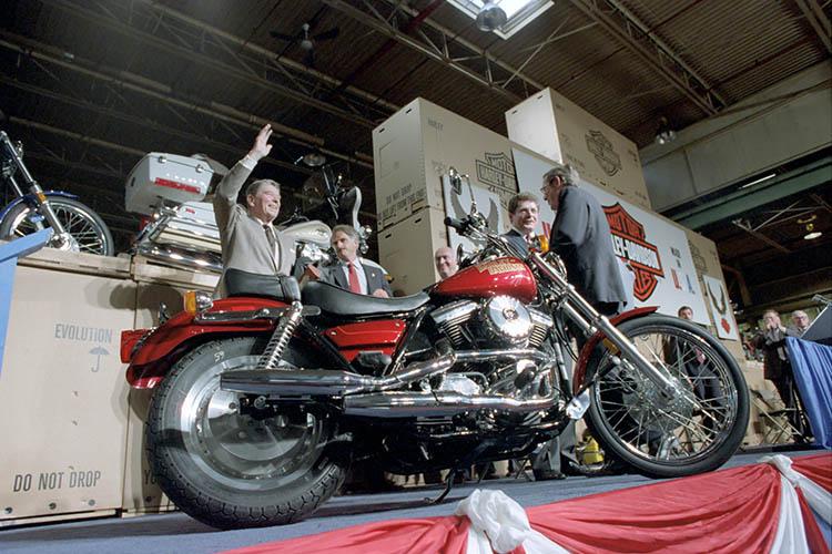 President Ronald Reagan waving during his visit to the Harley-Davidson motorcycle plant in York, Pennsylvania 05/06/1987  NAID: 75855421