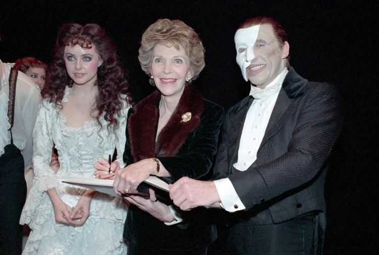 Nancy Reagan meeting the cast after watching a performance of Phantom of the Opera at the Majestic Theatre in New York City 03/22/1988  NAID: 75856017